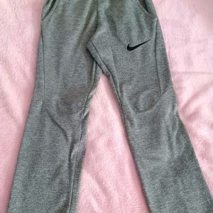 NIKE Fleece Sweatpants Boys 6/7